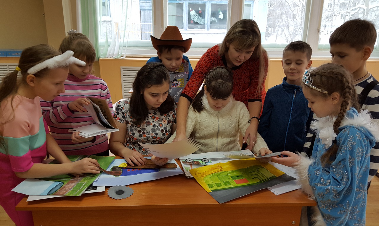 Дети из Усть-Илимска поздравили «Илим» с Новым годом