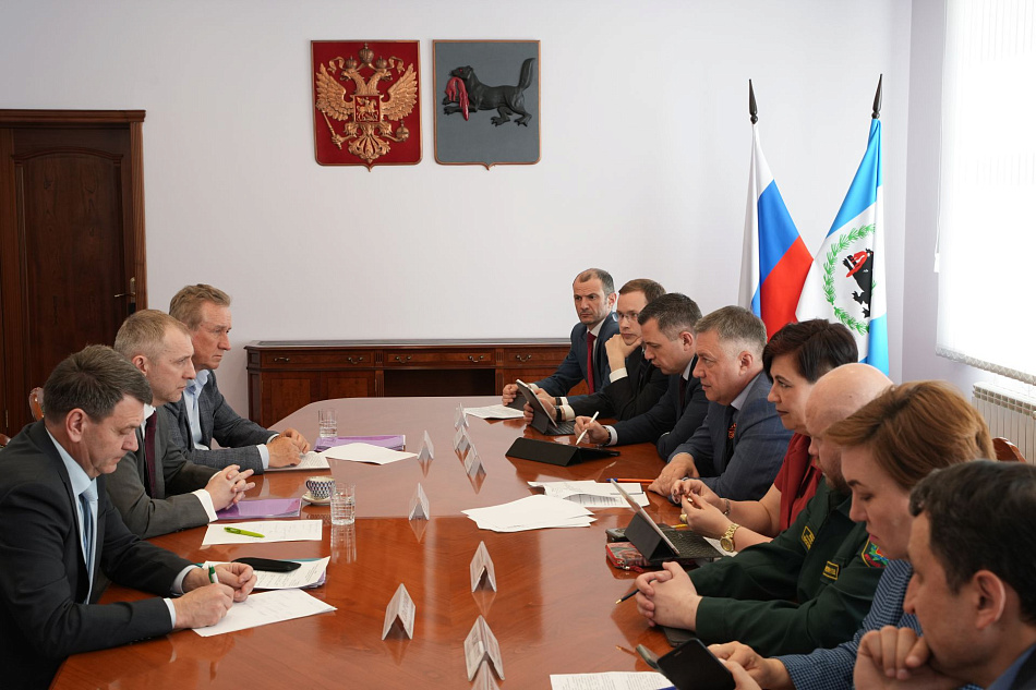 Governor Igor Kobzev and Ilim Group’s CEO Alexei Lomko Discuss Cooperation