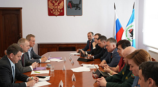 Governor Igor Kobzev and Ilim Group’s CEO Alexei Lomko Discuss Cooperation