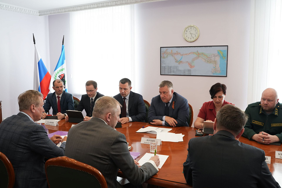Governor Igor Kobzev and Ilim Group’s CEO Alexei Lomko Discuss Cooperation