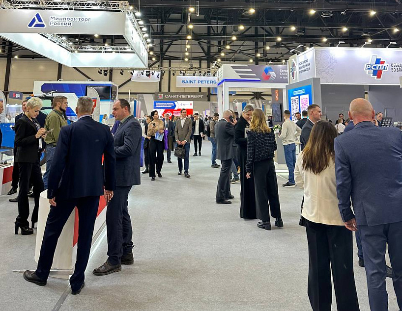 Группа «Илим» представила новый крафтлайнер усть-илимского комбината и новый бренд офисных бумаг на выставке «Российский промышленник - 2024»