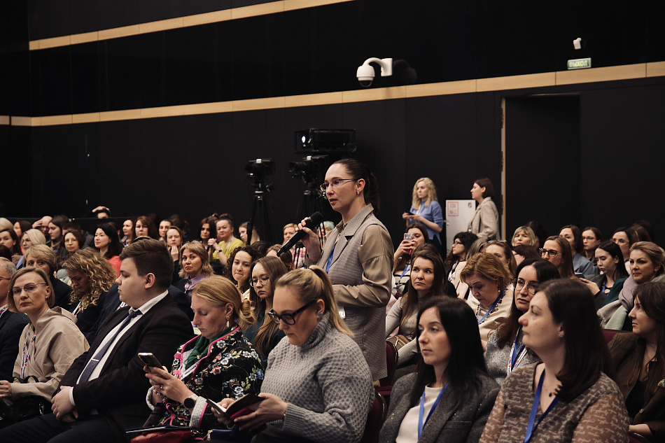 Группа «Илим» представила инновационные HR-решения на Международном Форуме Труда