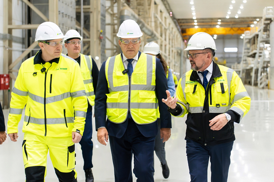 Владимир Путин высоко оценил работу нового целлюлозно-картонного комбината в Усть-Илимске